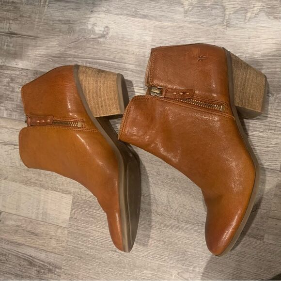 Frye heeled Booties size 8 m leather upper wooden heel - Picture 6 of 10